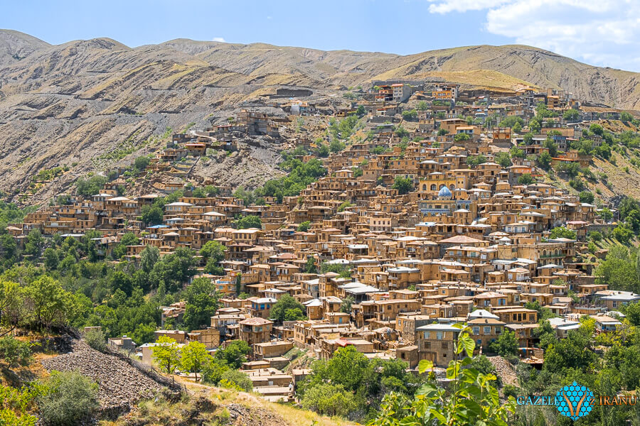 zwiedzanie tarasowej wioski podczas wyprawy do iranu